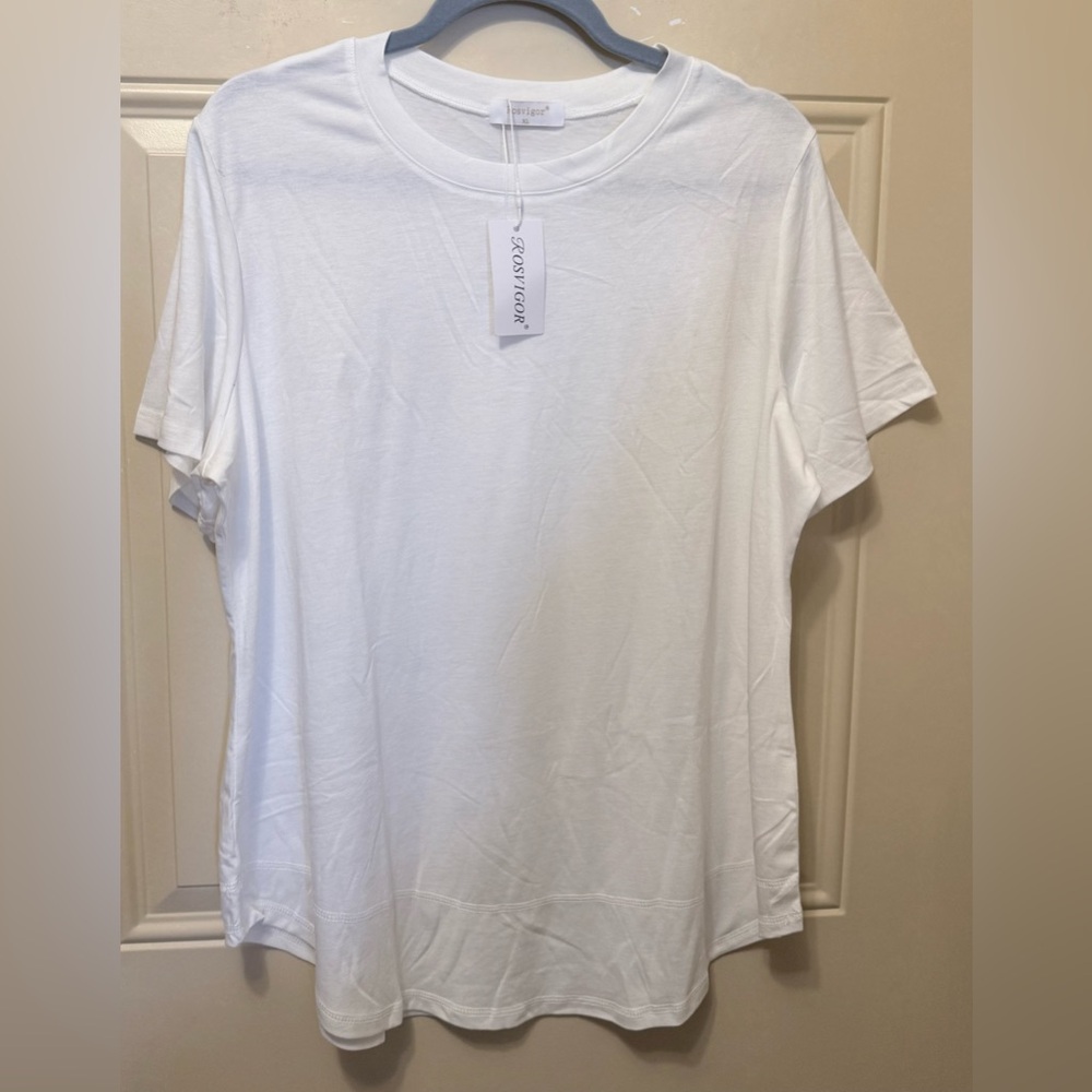 Rosvigor White Tee Short Sleeves and Curved Hem Size XL